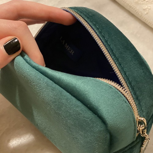 La Mer limited edition Emerald velvet makeup pouch