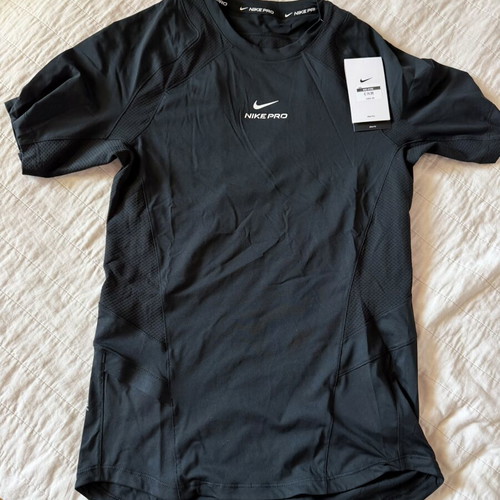 Nike Pro S T-shirt, black, brand new