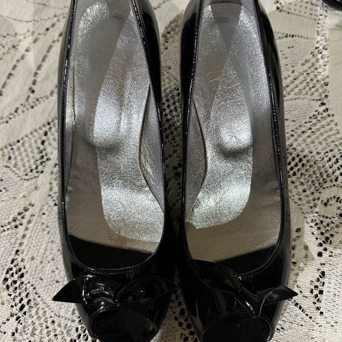 Peep toe patent leather black pumps like new, size 37