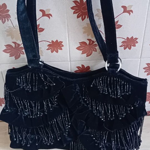 Bag with fringes shoulder black like new, inner lining