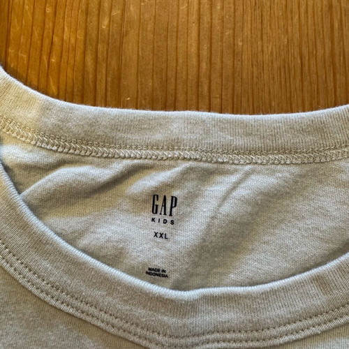 GAP sleeveless shirt for boys like new, beige