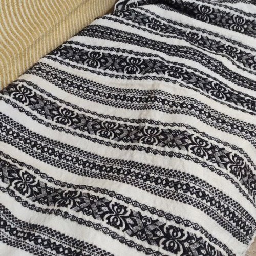 Woolen sheet like new with lace and fringes, approx. 1.40x2.38 m