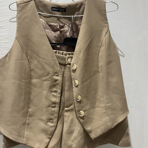 Shein beige vest and shorts set like new, size L