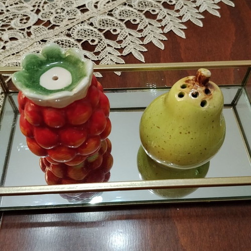 Vintage ceramic salt and pepper set pineapple and pear, like new