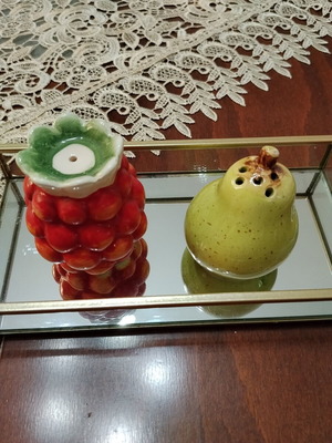 Vintage ceramic salt and pepper set pineapple and pear, like new