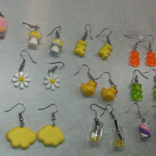 Set of 13 earrings like new, multicolored