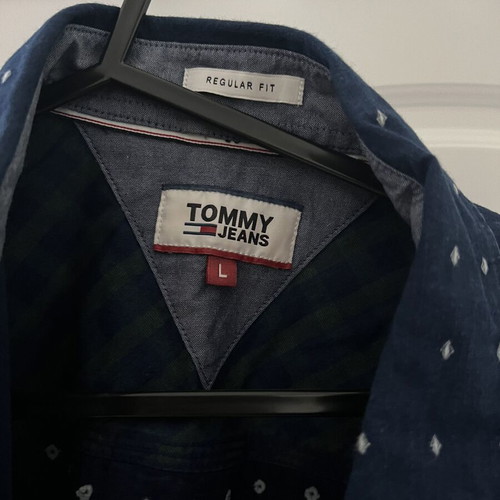 Tommy Jeans shirt large, like new, dark blue polka dot