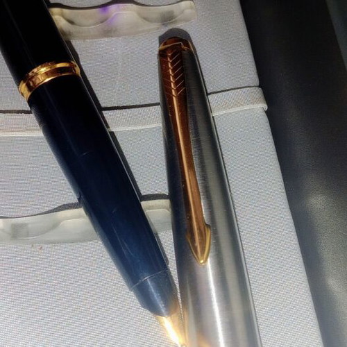 Parker 45 Flighter Fountain Pen like new, 14k gold nib, brushed steel