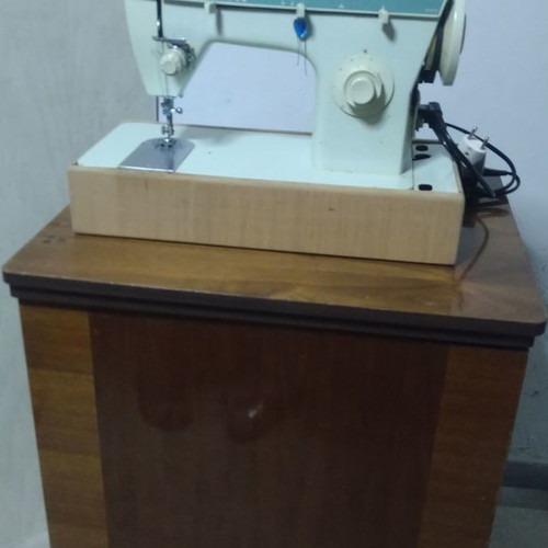Singer 258 sewing machine like new with cabinet and table stand