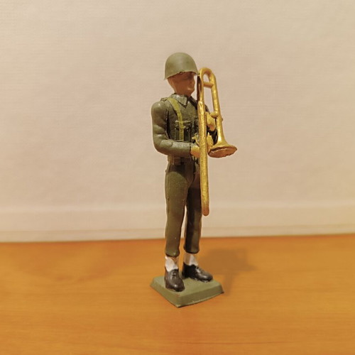 Military figure with infantry trombone like new