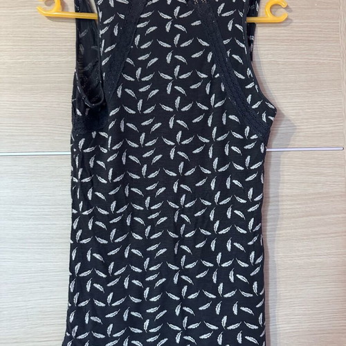 Bershka sleeveless women's top used, size S, black and white