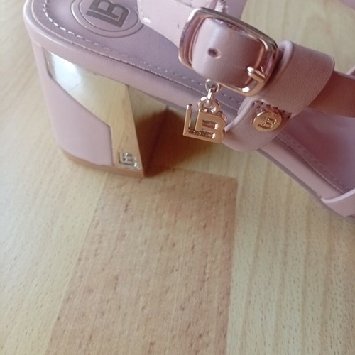 Laura Biagiotti leather sandals size 41 like new, pink