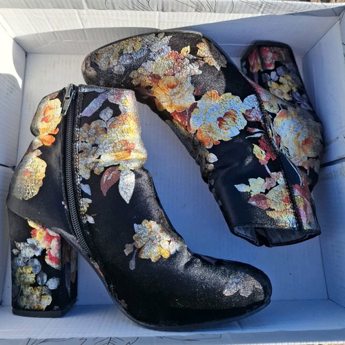 Floral Velvet Boots CHRYSANTHOU like new, size 38