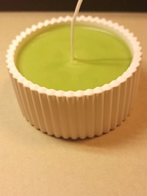 Hand-poured scented candle with mint aroma, new