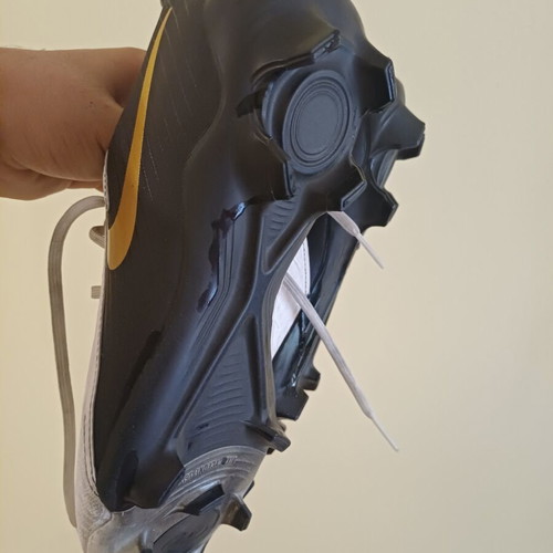 Nike Phantom football boots like new, size 42.5, black and white