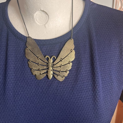 Necklace butterfly like new, gold color