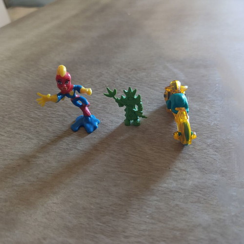 Set of 3 figures like new, including Spiderman, Kinder, motorcycle