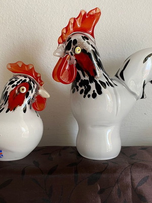Glass chicken figurines like new, pair, British handcrafted art