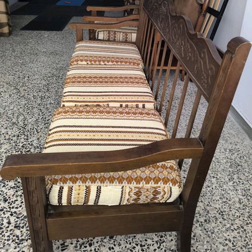Skyrian sofa like new with cushions