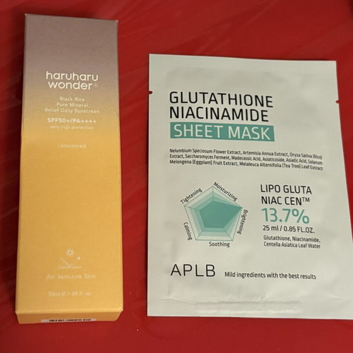 Haruharu Black Rice Moisture Airyfit Sunscreen SPF50 with Face Mask gift