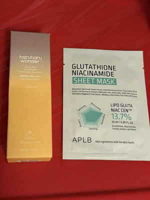 Haruharu Black Rice Moisture Airyfit Sunscreen SPF50 with Face Mask gift