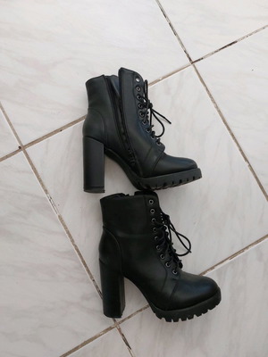 Black high ankle boots used, size 39, 9cm heel