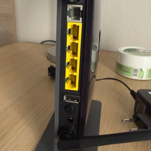 Netgear Wi-Fi Router used with antennas