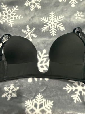 Minerva black bra like new, size 75 B for deep neckline
