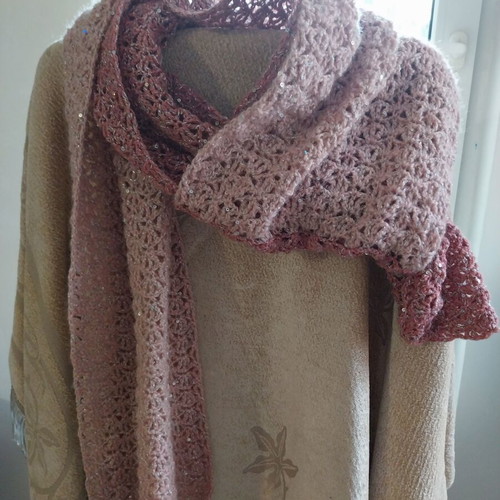 Long knitted scarf with angora, acrylic, lurex and sequins, pink rose ash