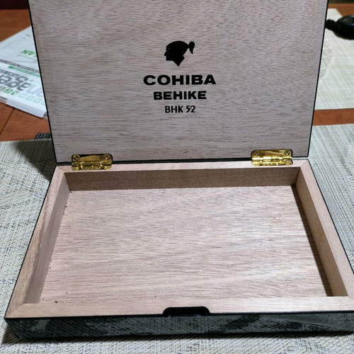 Cohiba Behike BHK52 cigar box new with velvet case