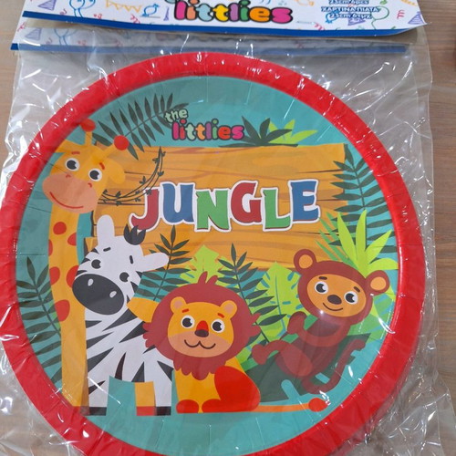 Children's party pack with 12 paper plates 23cm, 12 paper plates 18cm, 20 napkins and 12 jungle-themed cups new