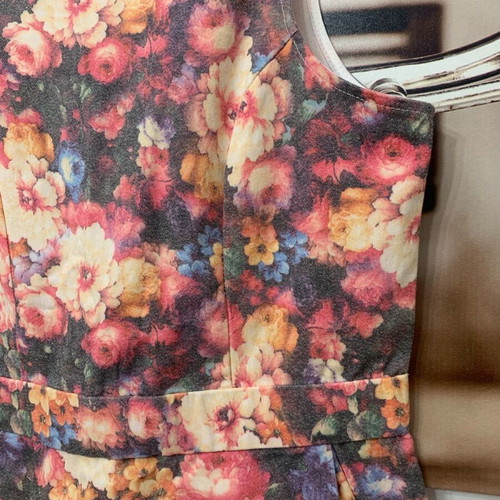 Floral skort one-piece like new with pockets and mini length