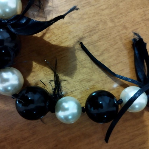 Handmade necklace with black and white pearls, new