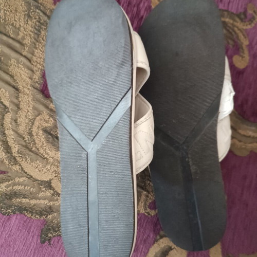 Yve Saint Laurent white leather sandals used, size 41