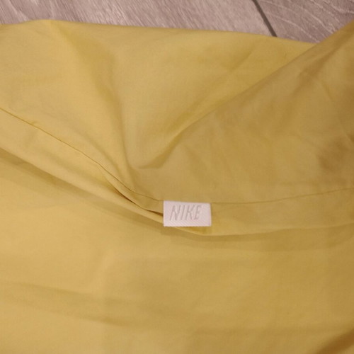 Nike yellow crewneck size M used
