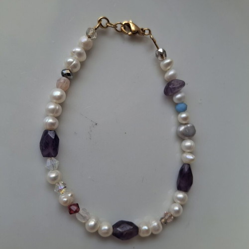 Bracelet with pearls, semi-precious stones and crystals like new