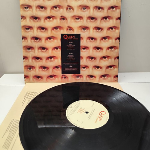 Queen vintage vinyl collection, like new, 7 records