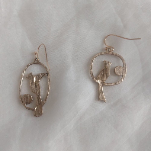 Two Little Birds vintage gold-tone earrings like new