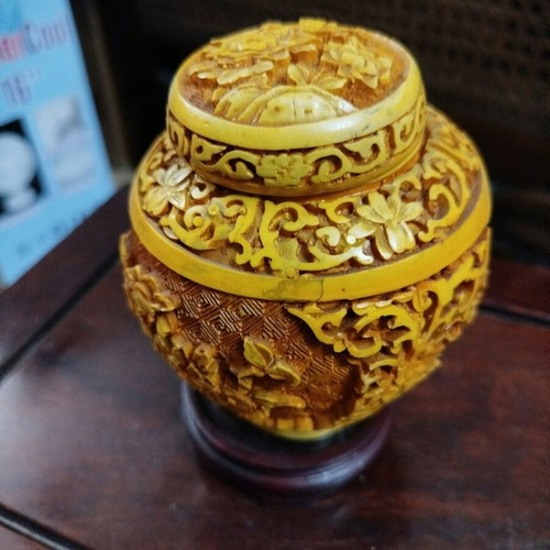 Asian container with lid like new, height 13cm