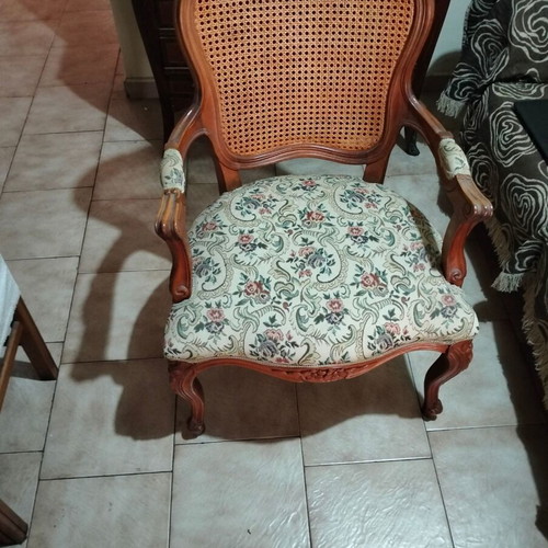 Vintage wooden armchair like new, ideal for living room