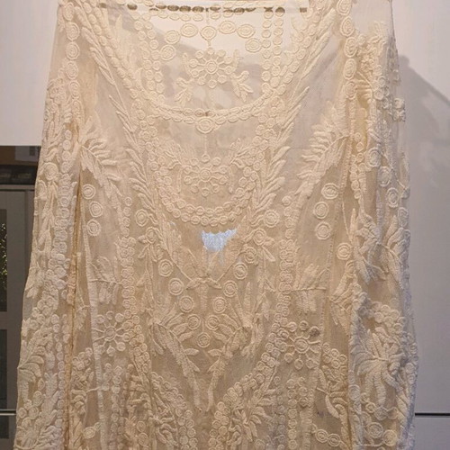 Cotton lace blouse like new, beige