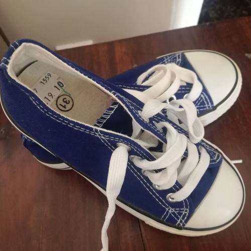 Sneakers new, size 31, royal blue