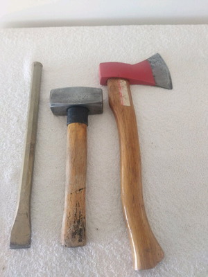 Hand tools used: chisel, axe, hammer