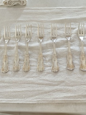 Vintage Kings Pattern Dessert Forks Set of 12 NOS with Cloth Case