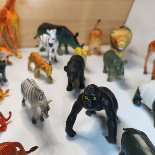 Educational jungle and savanna animals like new, over 40 pieces