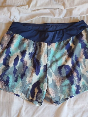 Sports shorts Crivit size M multi-colored like new
