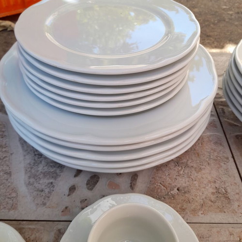Ionia porcelain dinnerware set 25 pieces like new