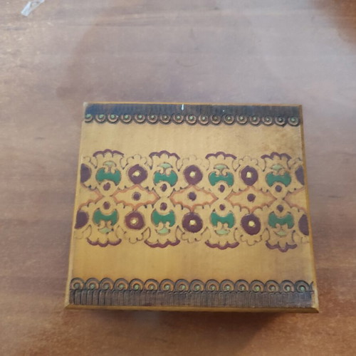 Wooden cigarette case like new, practical and elegant