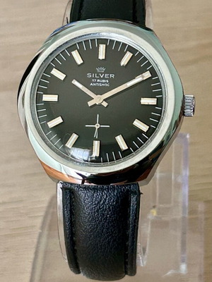 NOS vintage wristwatch 70s silver manual winding with leather strap