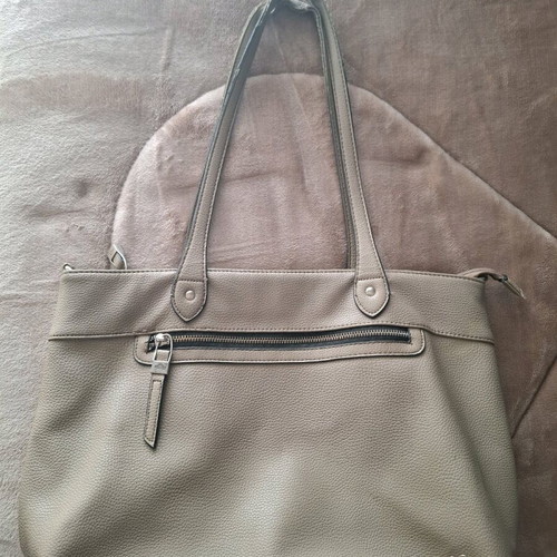 Carpisa shoulder bag like new, beige puro color